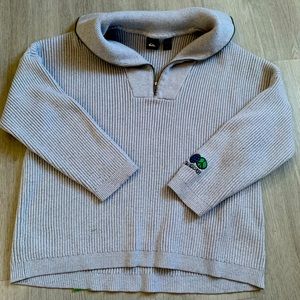 Quicksilver half zip grey unisex sweater. Sized as men’s M, but fits a small💫